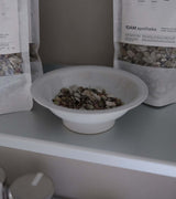 1616 / arita japan CMA Soft Deep Rim Bowl 140 i Earth Grey Glazed utørelse og te fra 10AM med Dittany ved Kollekted by i Oslo