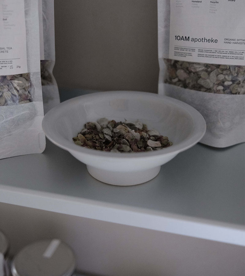 1616 / arita japan CMA Soft Deep Rim Bowl 140 i Earth Grey Glazed utørelse og te fra 10AM med Dittany ved Kollekted by i Oslo