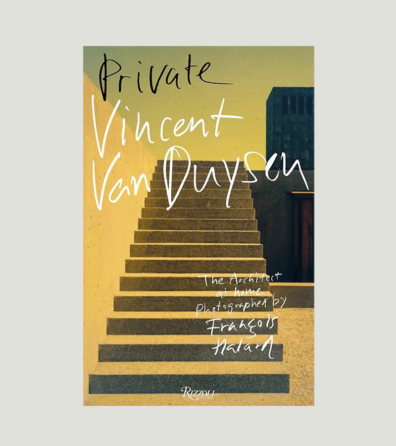 En godt illustrert bok hos Kollekted by som gir et privat innblikk hos den begliske designerne Vincent Van Duysen 